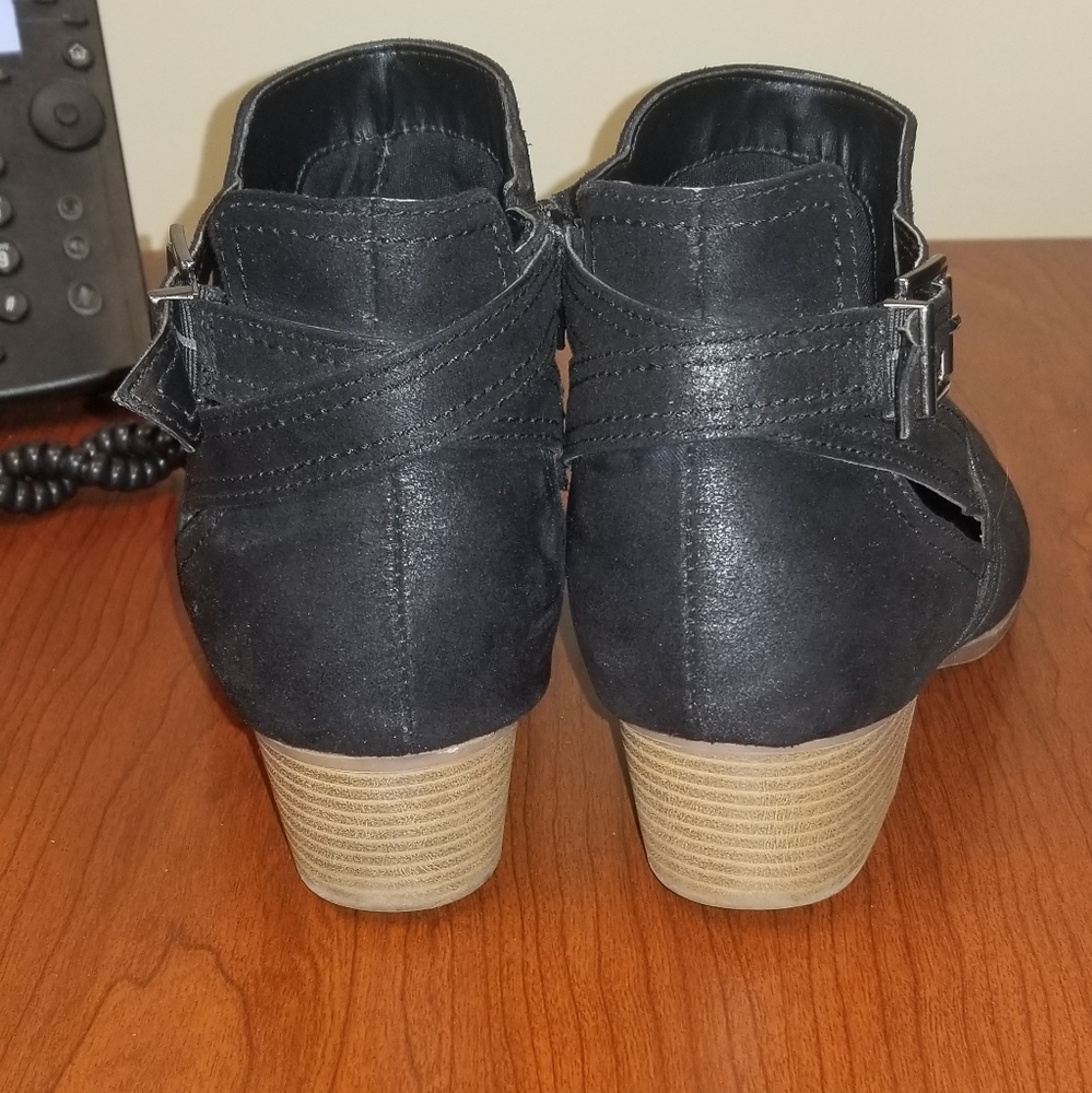 GUC Fergalicious Women's Banger Cut out Black Booties - Picture 7 of 8